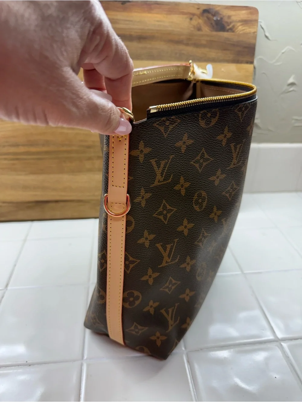 Monogram Canvas Brown Shoulder Bag - Picture 5 of 8